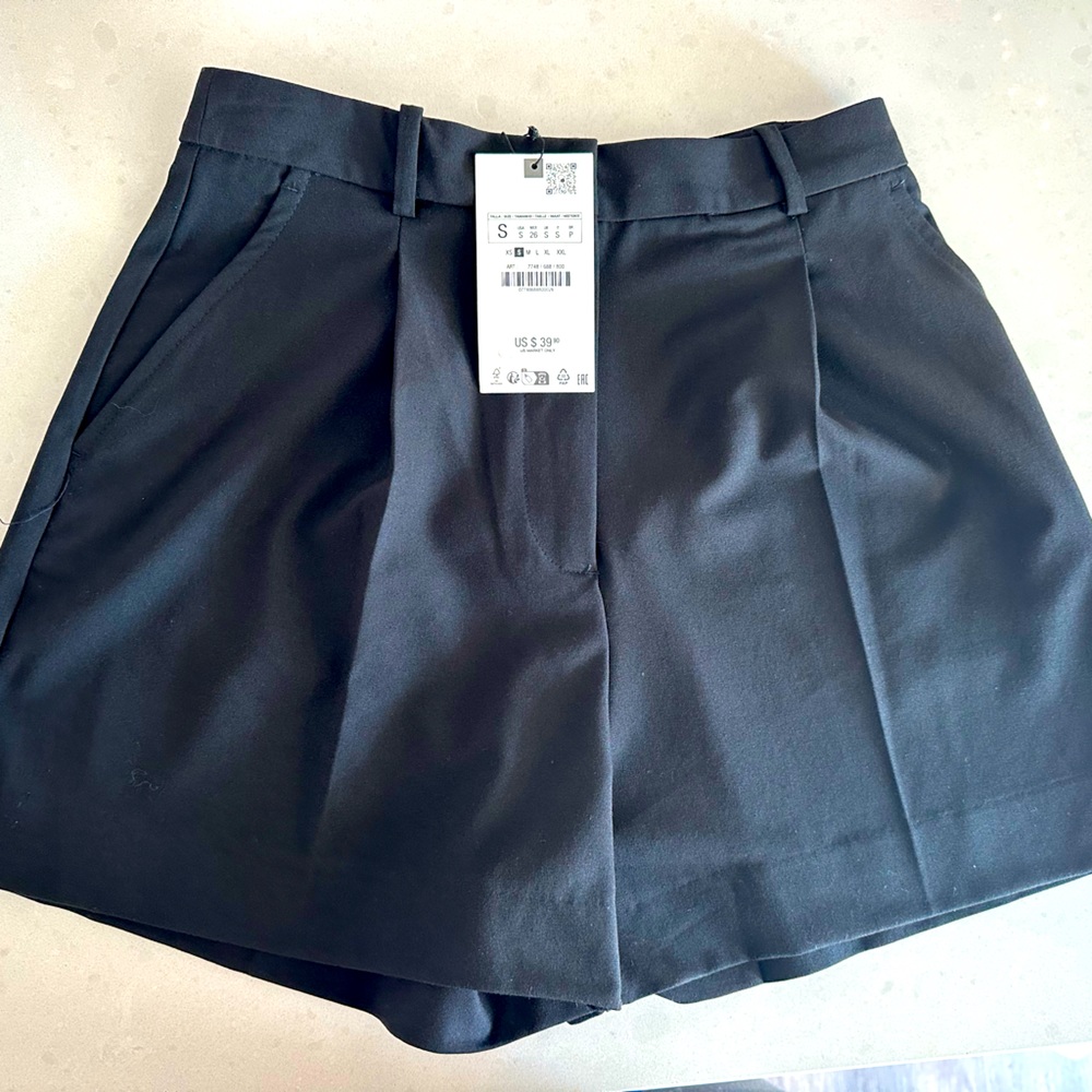 ZARA PLEATED HIGH WAIST SHORTS